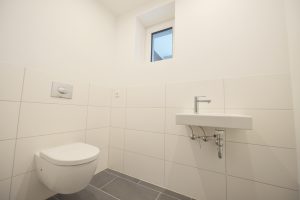 Gästebad mit Fenster